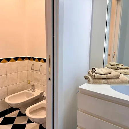 La Casa Di Famiglia - Elegante Immobile Di Prestigio In Centro * Turim