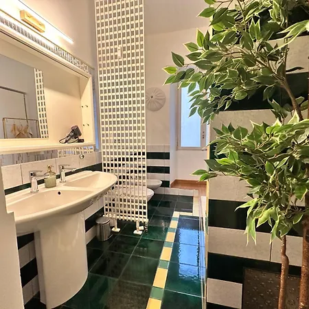 La Casa Di Famiglia - Elegante Immobile Di Prestigio In Centro Apartamento