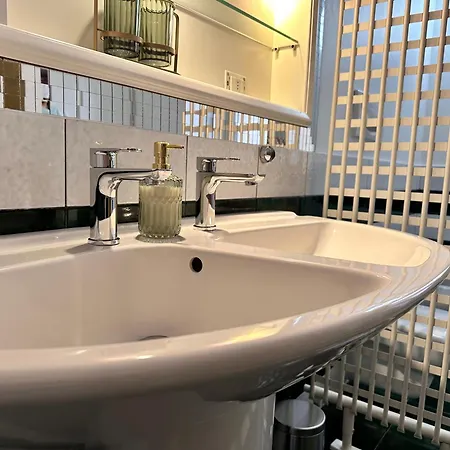 La Casa Di Famiglia - Elegante Immobile Di Prestigio In Centro Apartamento *